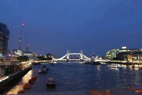 Tower Bridge di notte